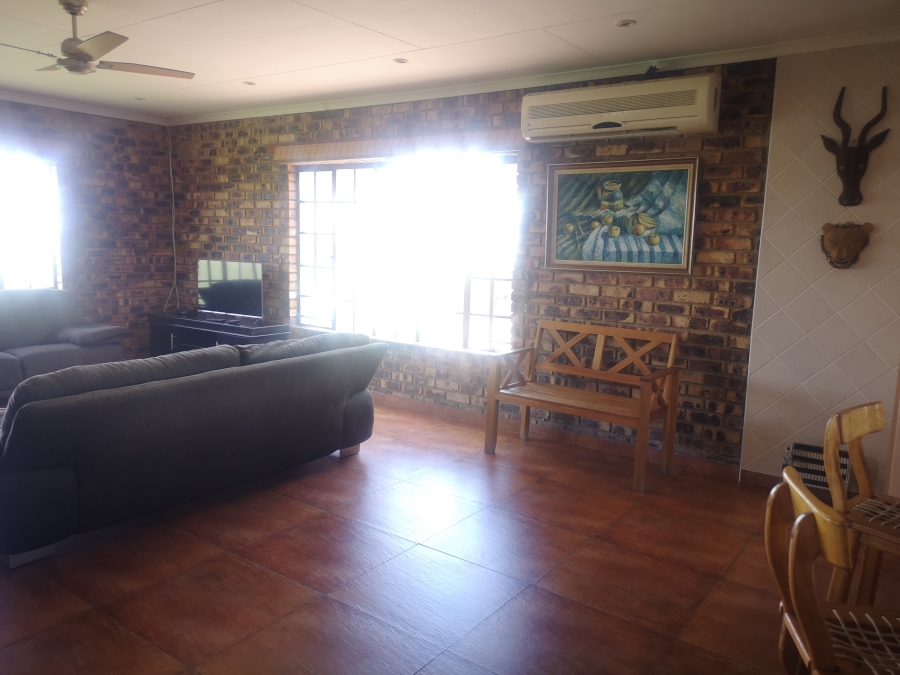 7 Bedroom Property for Sale in Oranjeville Free State